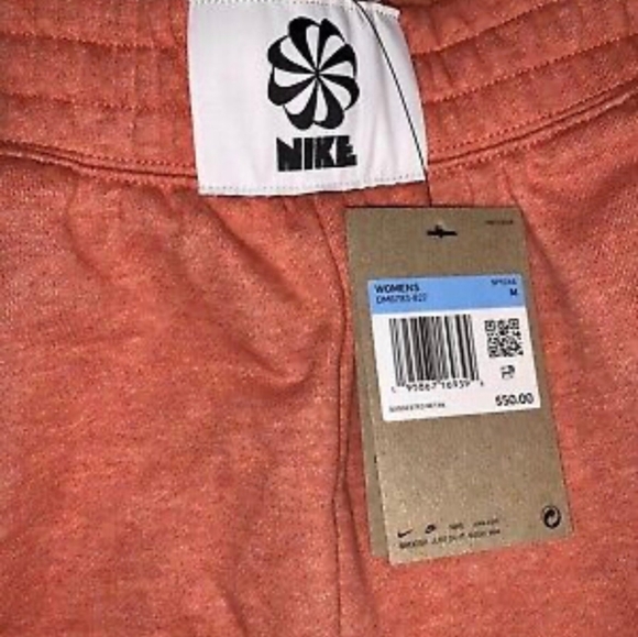 NWT Women's Nike Loose Fit High Rise Shorts - Picture 2 of 10